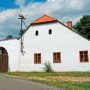 Tvarově zajímavé jsou větrací otvory ve štítu šumavského statku Tvarově zajímavé jsou větrací otvory ve štítu šumavského statku