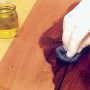 Dřevo proti vodě ochráníme olejem