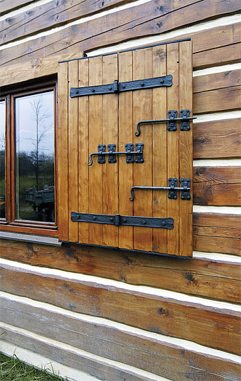 Venkovní dřevěné okenice