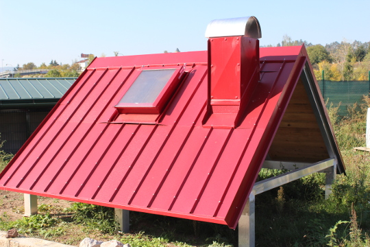  Model střechy: KERAkryt v odstínu RAL 3009, prezentace krytiny včetně vyráběných prvků