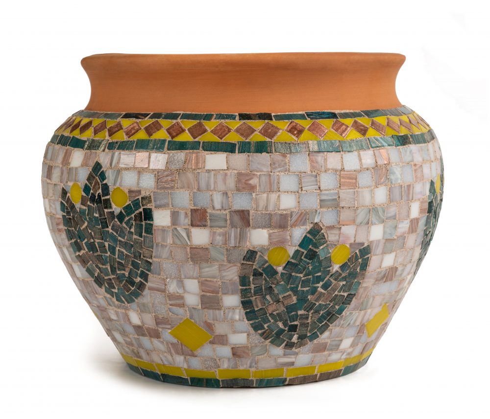 Použitím pravidelných dílků keramiky a jejich pečlivou skladbou dosáhnete u mozaiky perfektního vzhledu