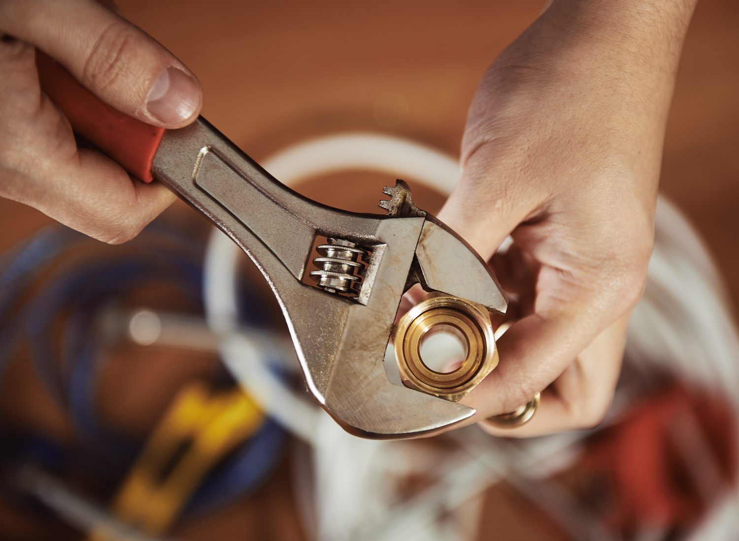 Jeden kvalitní nastavitelný „francouzský“ klíč (nezaměňujte za hasák) poslouží v dílně i doma při mnoha různých opravách