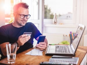Online nakupování s kreditní kartou je lákavé