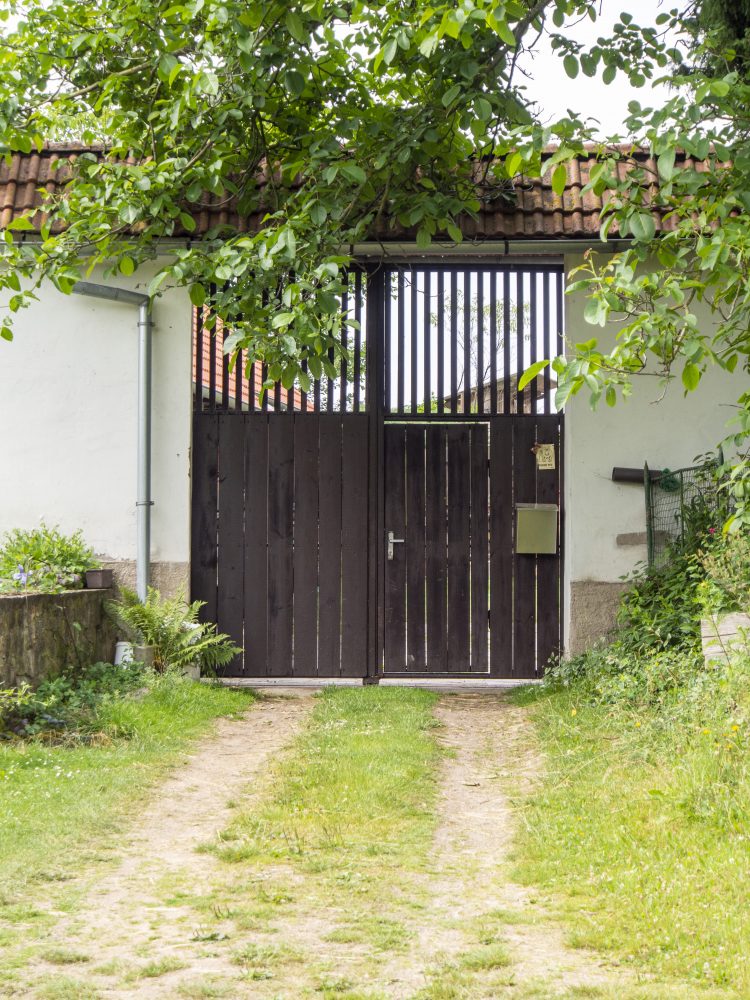 Příklad jednoduché brány, kterou lze snadno kompletně obnovit