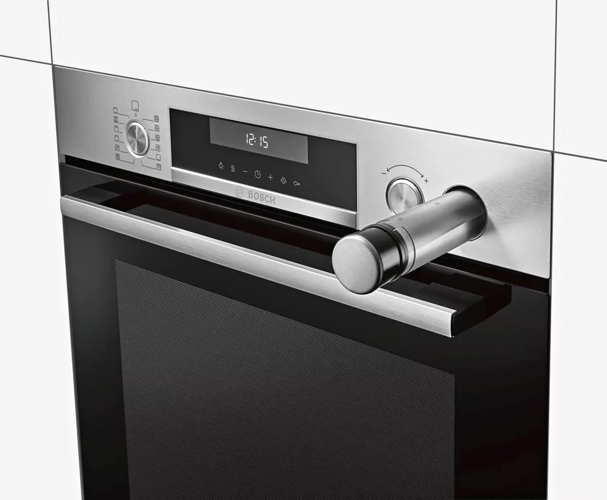 Parní pečení pomůže připravit dokonale nadýchané a zároveň křupavé pečivo. Bosch HRG5184S1, 18 490 Kč (Foto: Alza)