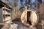 Hosté mohou využívat saunu z cedrového dřeva