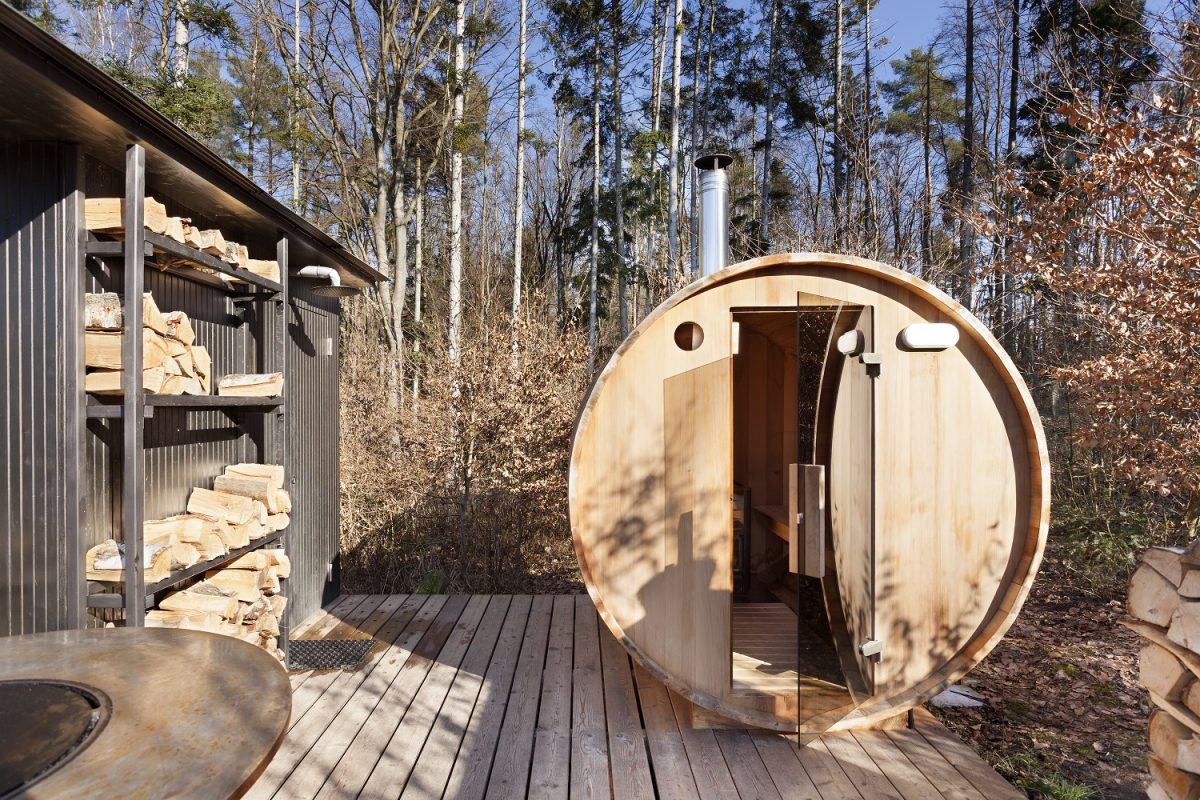 Hosté mohou využívat saunu z cedrového dřeva