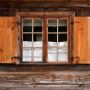 Dřevěná okna vyžadují správnou údržbu.