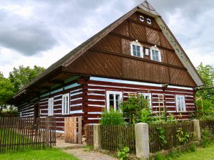 Roubenka s předzahrádkou