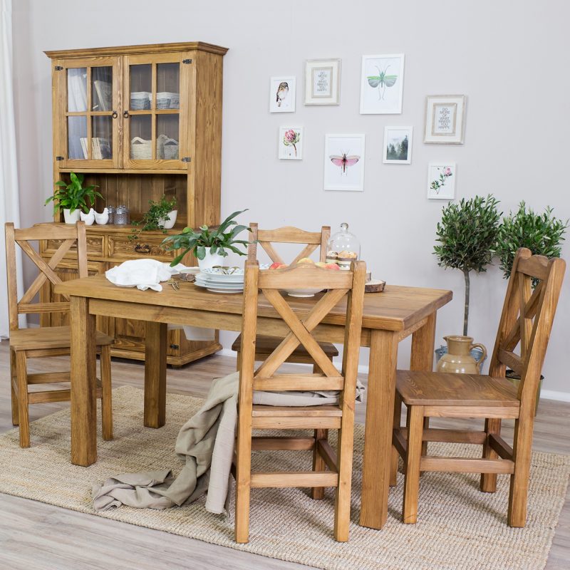 rustikální dřevěný stůl