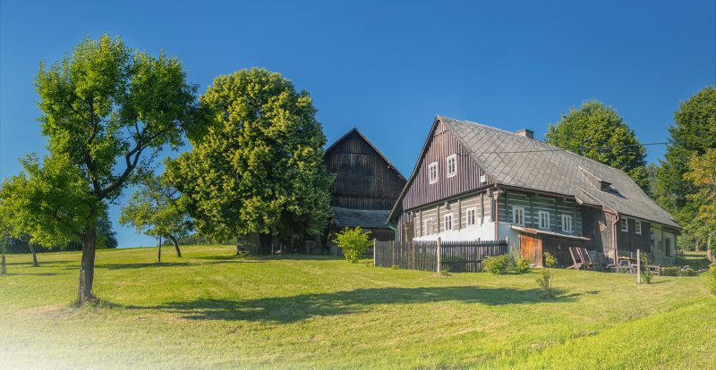 Chcete zrekonstruovat chalupu a nevíte, kde na to vzít? Možností je hned několik!