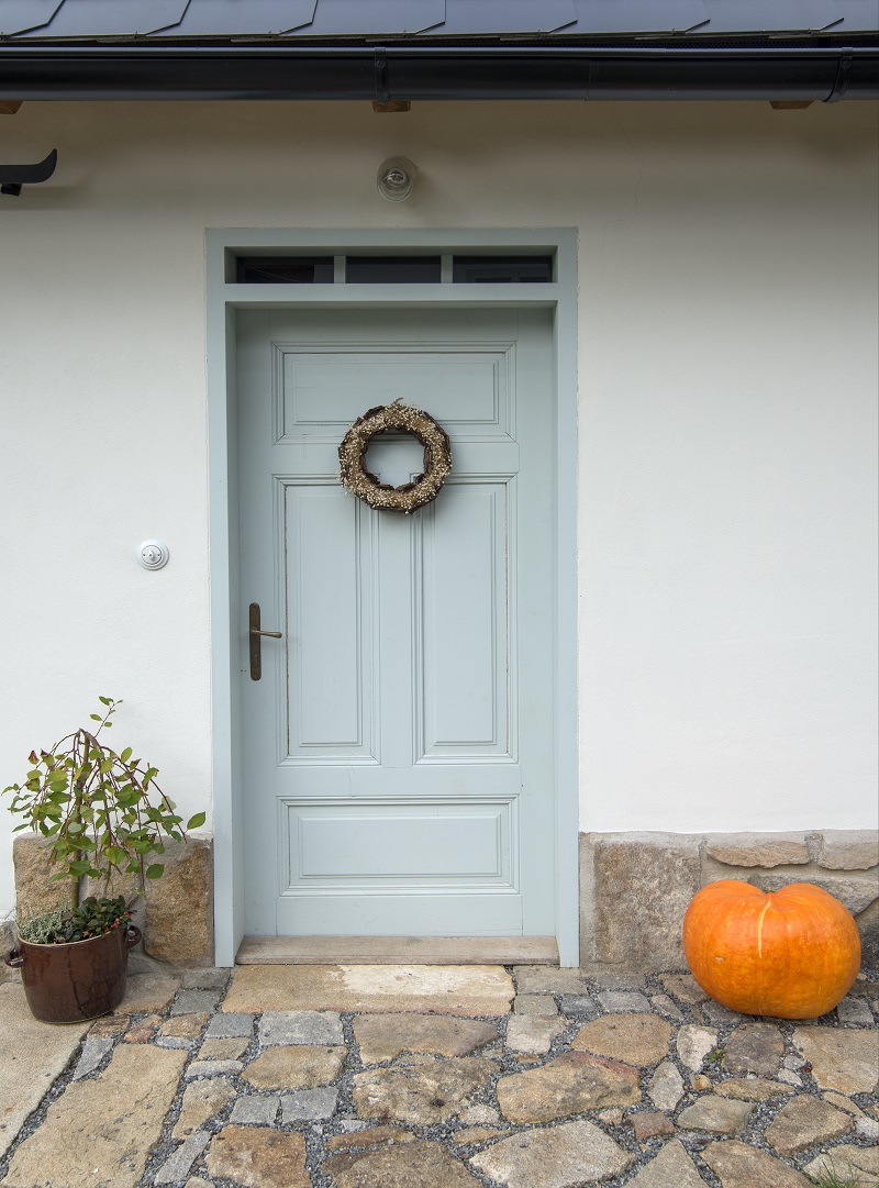 barevné vstupní dveře