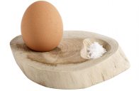 dřevěný stojánek na vejce