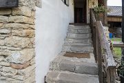 kamenné schody do chalupy
