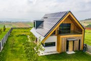 novostavba se solárními panely