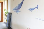 velryby na zdi