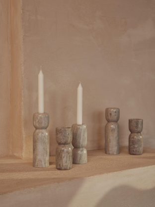 kamenné svícny