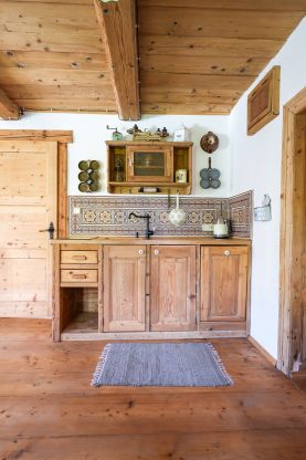 dřevěná rustikální kuchyně
