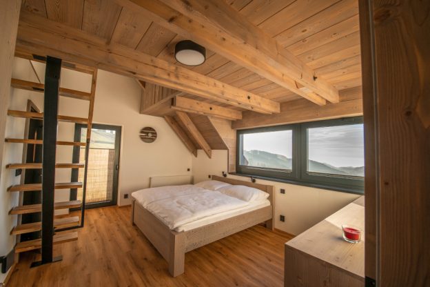ložnice v horské chatě