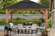 pergola s cedrového dřeva a střechou