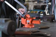 Svěrák je v dílně nutný