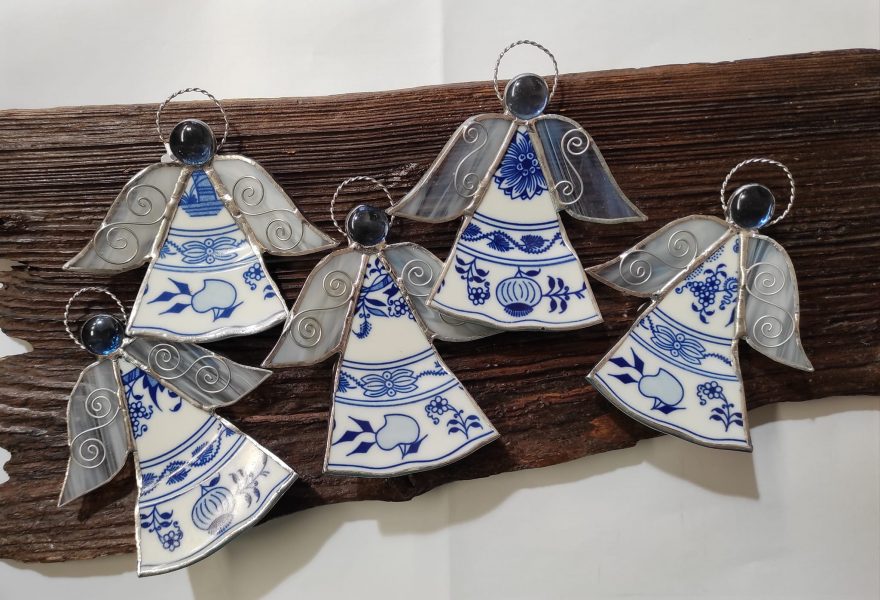 Andílci z porcelánu