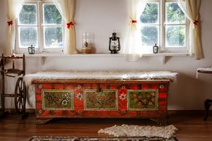 Truhly staré i současné