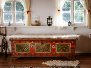 Truhly staré i současné