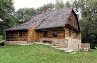 Dveře a okna: vizitka chalupy